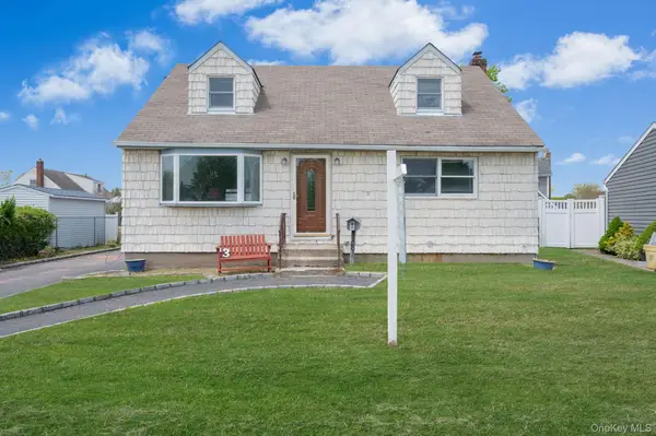 3 Layton Avenue, Hicksville, NY 11801