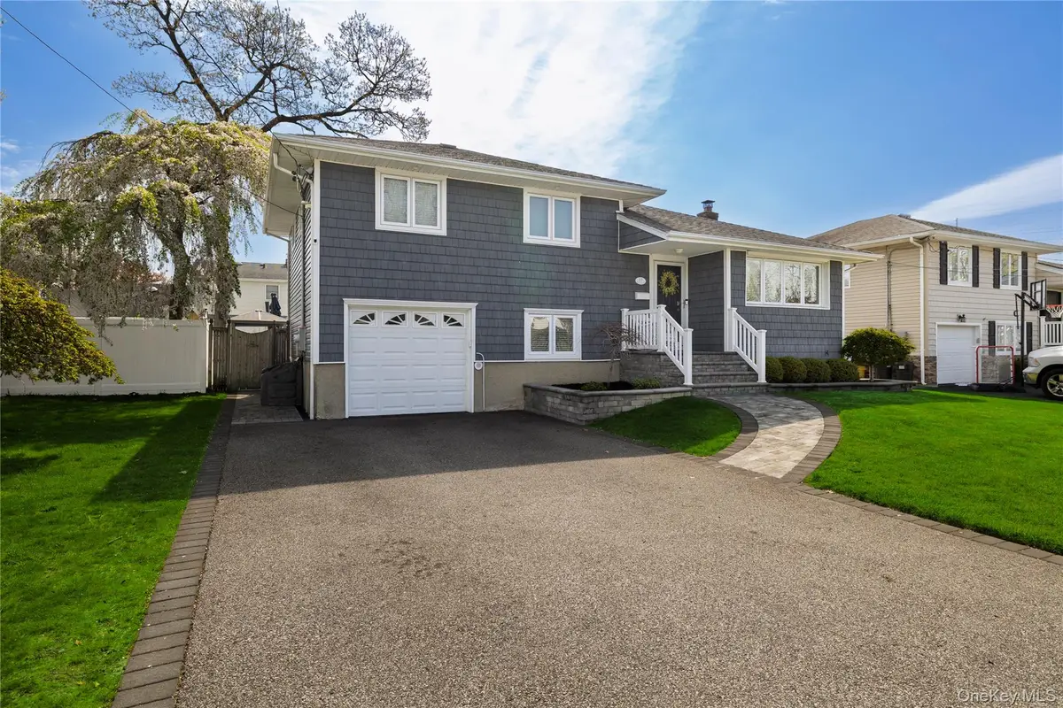 17 6th Avenue, Massapequa Park, NY 11762 - #1