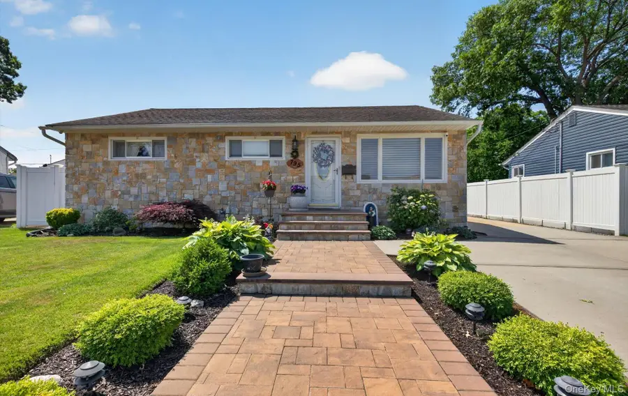 795 Herman Avenue, Franklin Square, NY 11010 - #2