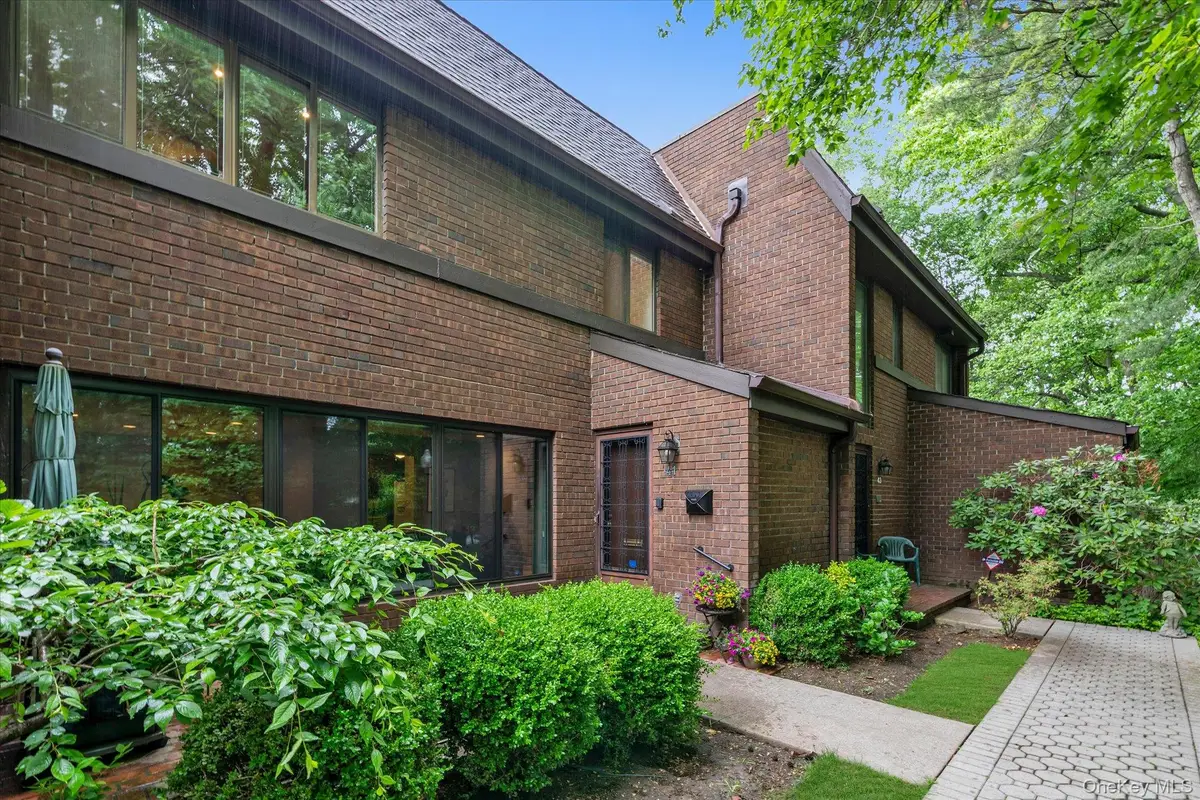 41 Spring Hollow, Roslyn, NY 11576 - #1