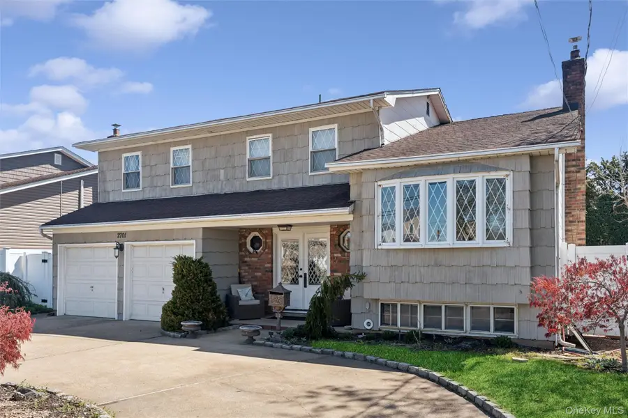 2701 S Seamans Neck Road, Seaford, NY 11783 - #2