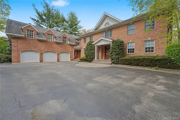 12 Chauncey Place, Woodbury, NY 11797