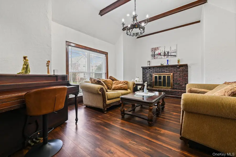 6 Dubonnet Road, Valley Stream, NY 11581 - #2