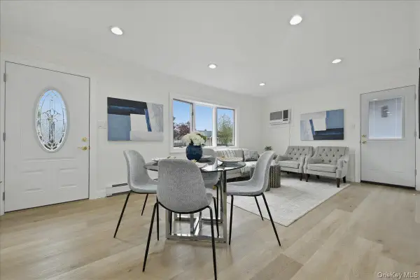 84 N Fordham Road, Hicksville, NY 11801