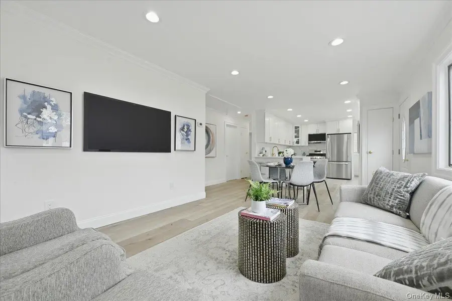 84 N Fordham Road, Hicksville, NY 11801 - #3