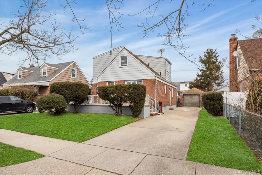 24 Jackson Avenue, Elmont, NY 11003 - #2