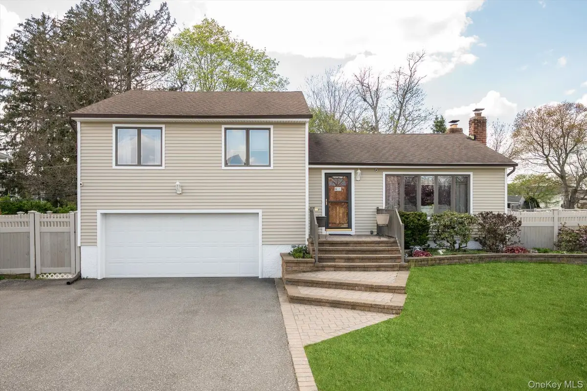 29 Audley Circle, Plainview, NY 11803 - #1