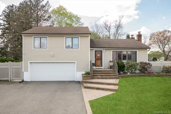 29 Audley Circle, Plainview, NY 11803