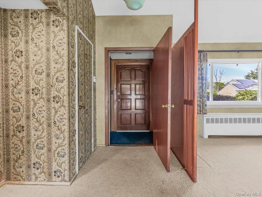 24 Jerold Street, Plainview, NY 11803 - #3