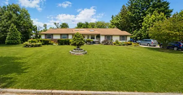 25 Northgate Drive, Syosset, NY 11791