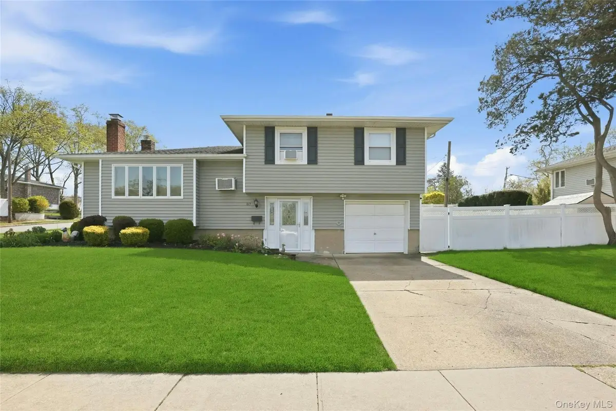 87 Stephen Drive, Plainview, NY 11803 - #1