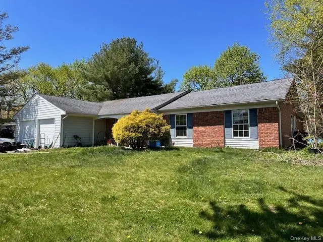 5 Orleans Green, Coram, NY 11727 - #2