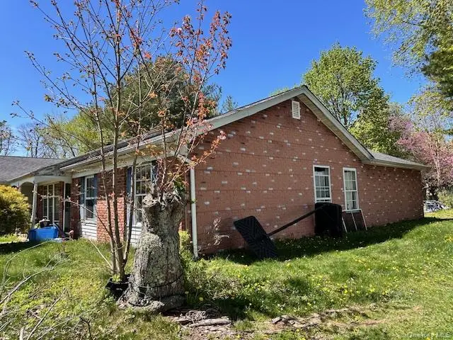 5 Orleans Green, Coram, NY 11727 - #3