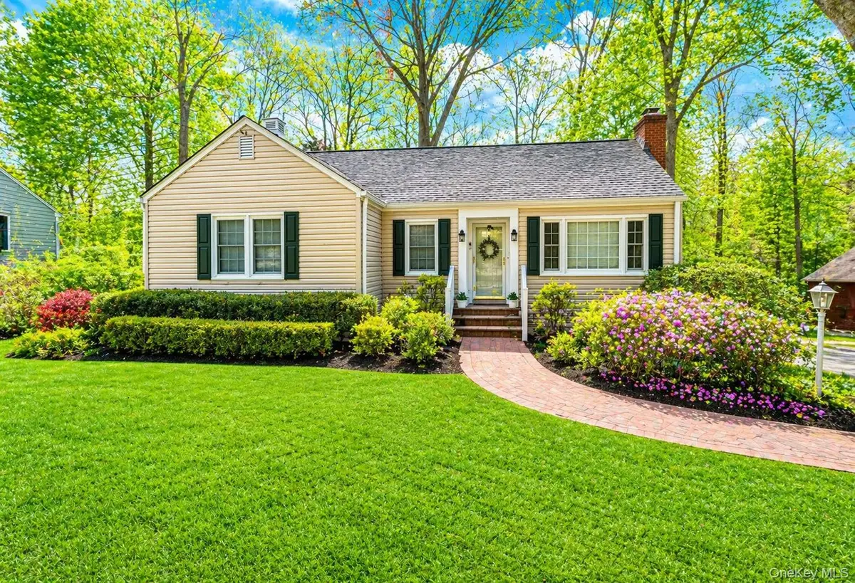 6 Huyler Road, Setauket, NY 11733 - #1