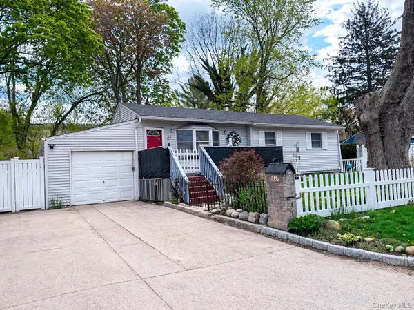 85 Applegate Drive, Central Islip, NY 11722