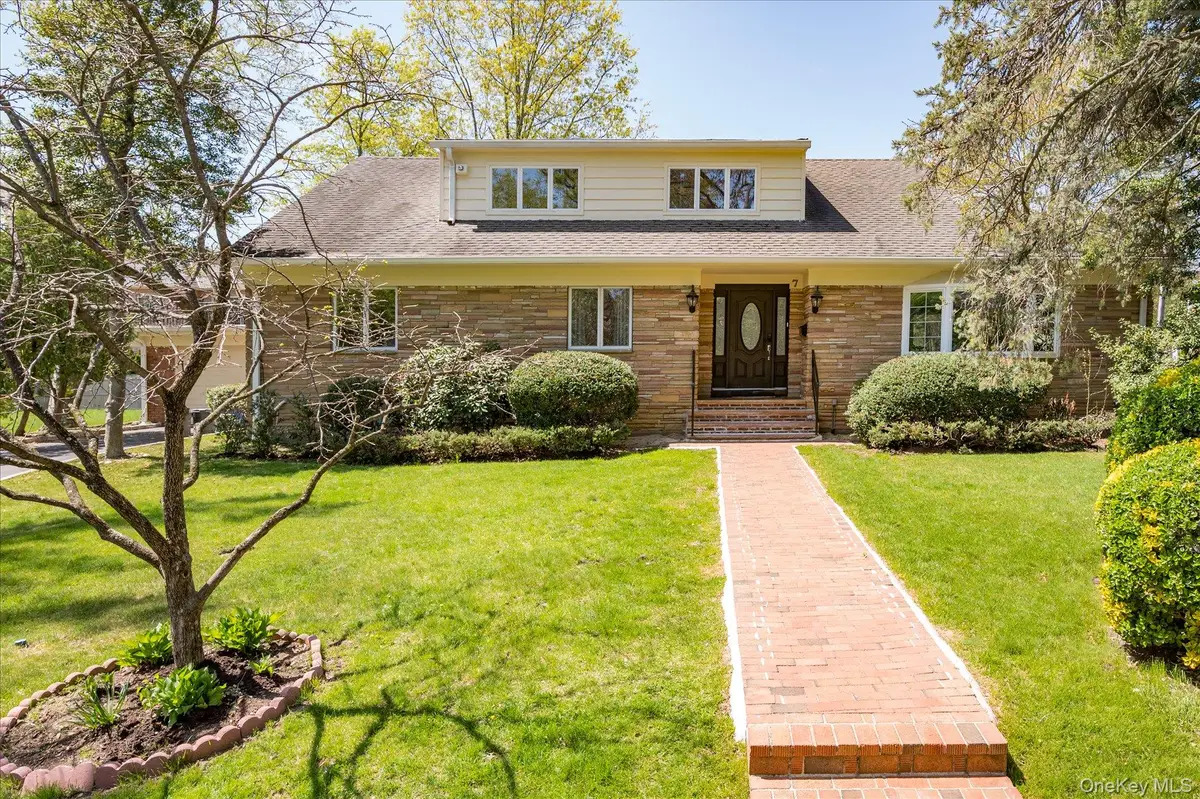 7 Elliot Road, Great Neck, NY 11021 - #1