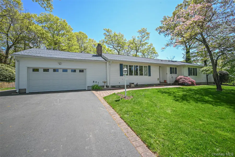 8 Roundabout Road, Smithtown, NY 11787 - #2