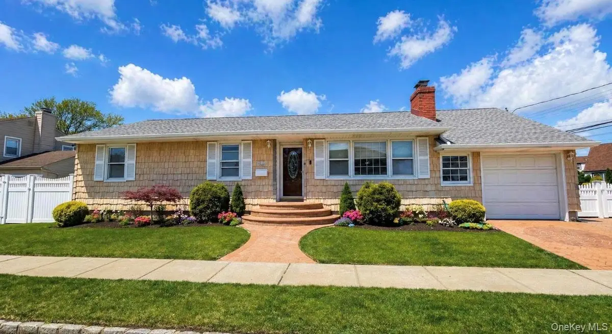 6 Curlew Place, Massapequa, NY 11758 - #1