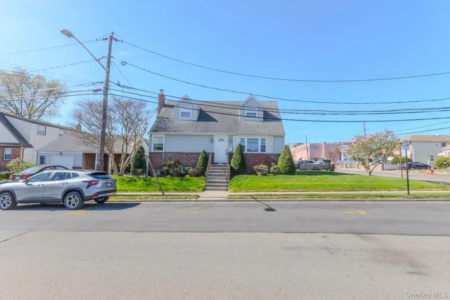 4 Fairfax Street, Valley Stream, NY 11580 - #2