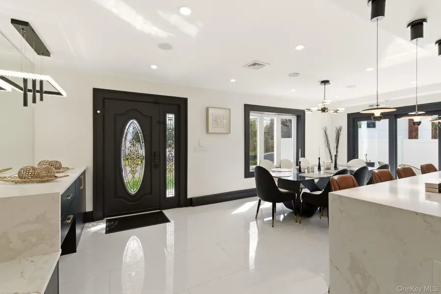 3 Rustic Court, Plainview, NY 11803 - #2