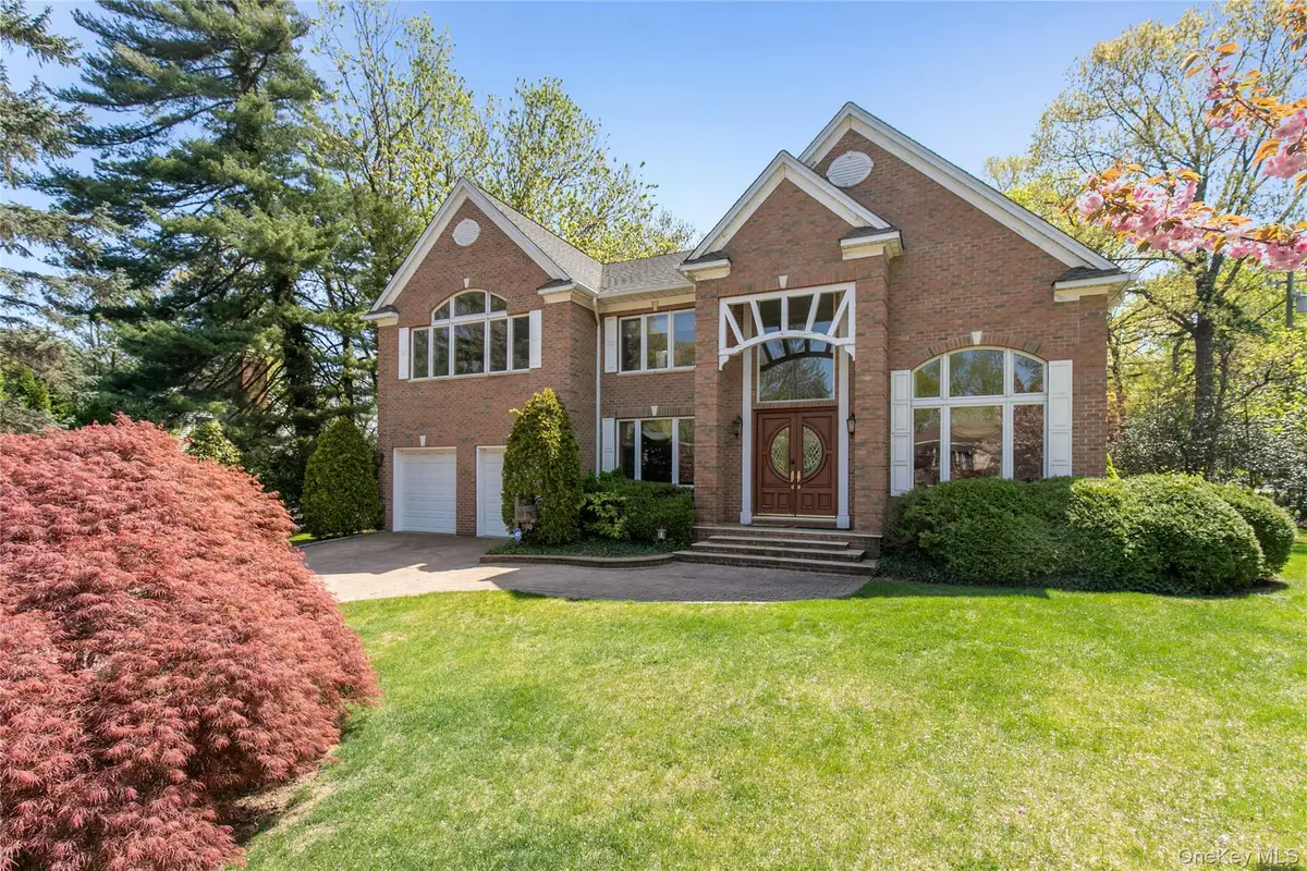 23 Fox Hunt Lane, Great Neck, NY 11020 - #1