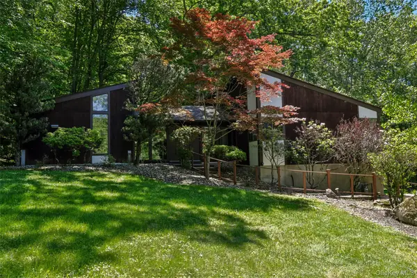 19 Rolling Way, New City, NY 10956