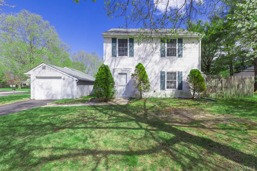 14 Petersburg Ct., Coram, NY 11727 - #2