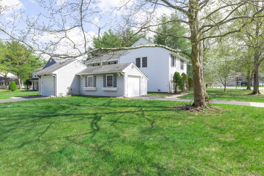 14 Petersburg Ct., Coram, NY 11727 - #3