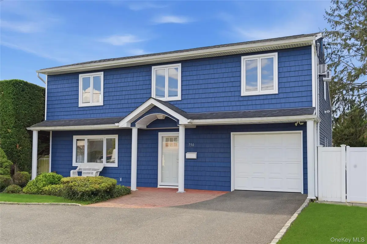 750 Outlook Avenue, West Babylon, NY 11704 - #1