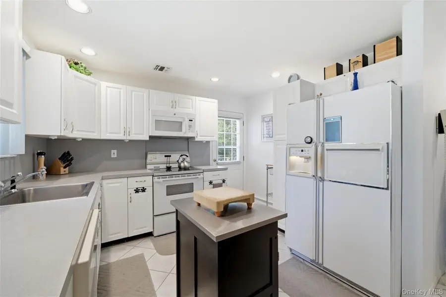 610 Beaver Lane, Ronkonkoma, NY 11779 - #3