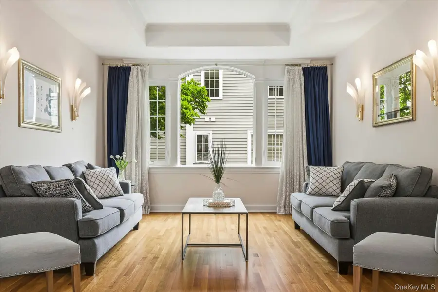 41 Evergreen Circle, Manhasset, NY 11030 - #3