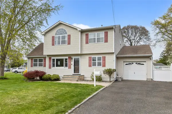 15 Adams Street E, East Islip, NY 11730