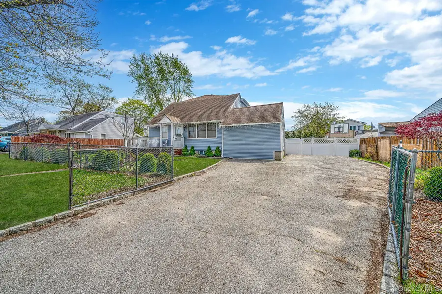 34 E Beech Street, Central Islip, NY 11722 - #3