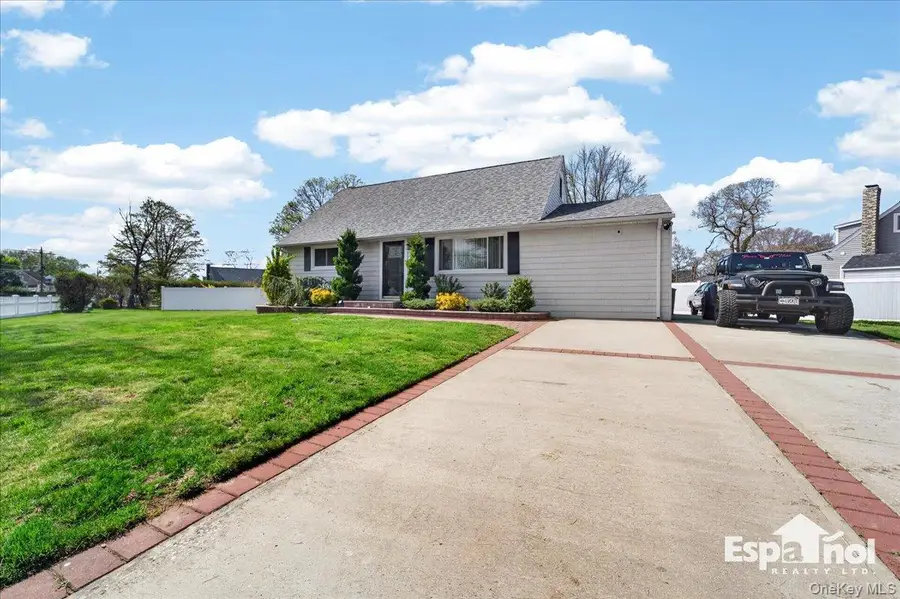 36 Ronald Drive E, Amityville, NY 11701 - #2