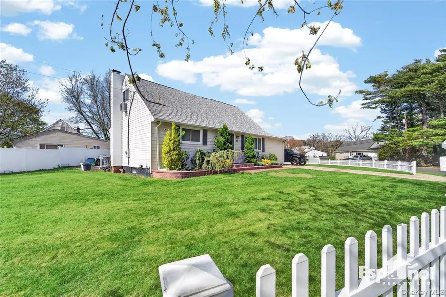 36 Ronald Drive E, Amityville, NY 11701 - #3