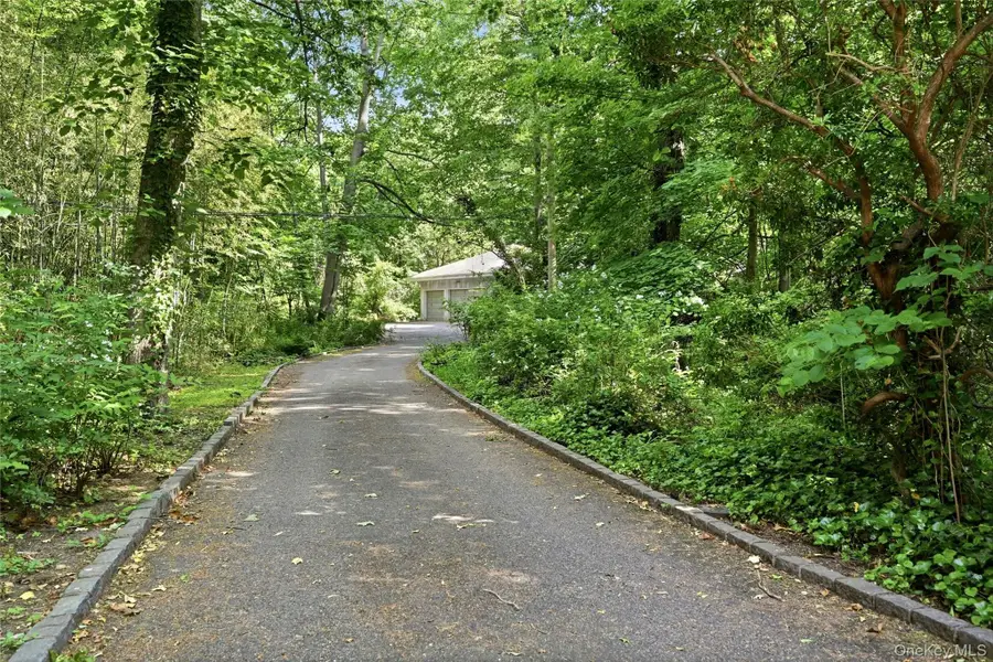 12 Tall Tree Court, Cold Spring Harbor, NY 11724 - #2