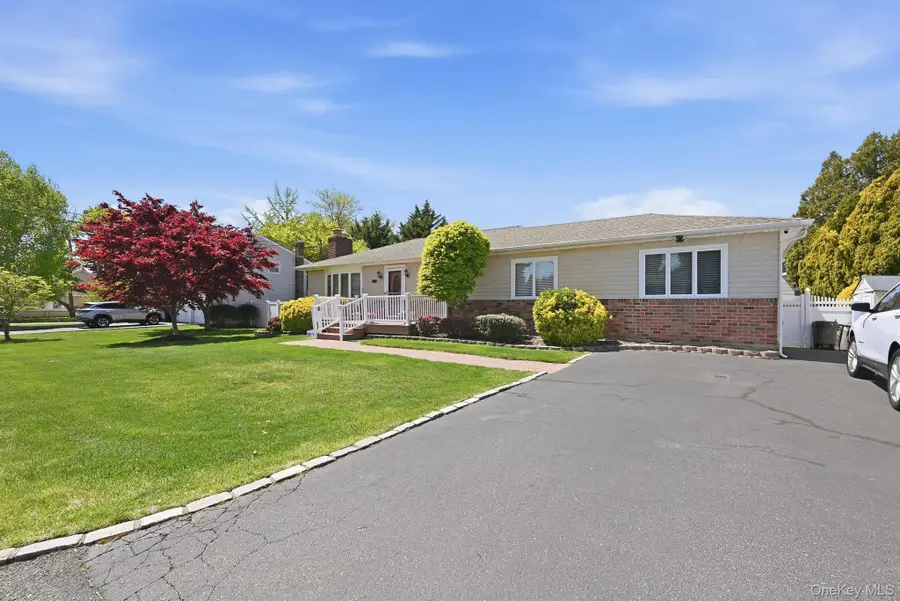 164 Eastwood Avenue, Deer Park, NY 11729 - #3