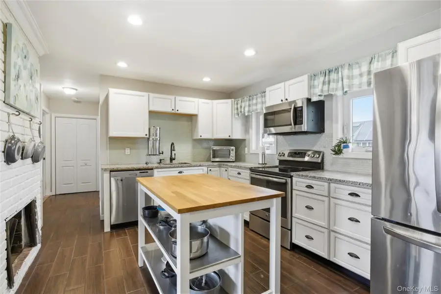 42 Saddler Lane, Levittown, NY 11756 - #3