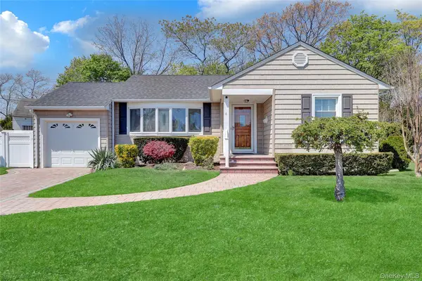 6 Sheep Pasture Lane, Massapequa, NY 11758