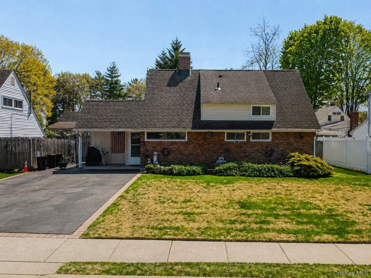 6 Mead Lane, Westbury, NY 11590 - #1