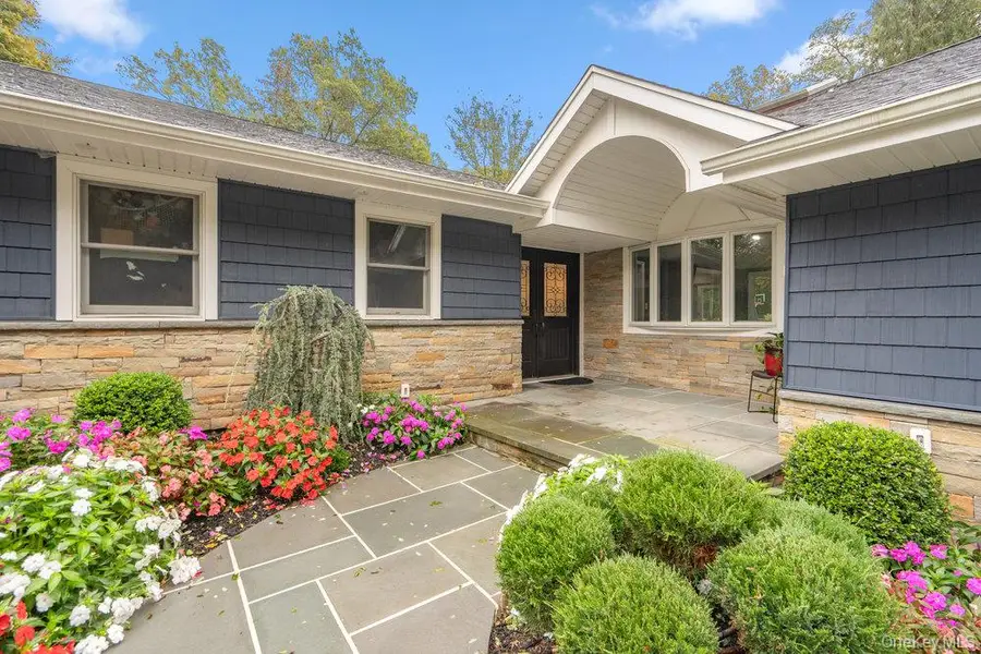 14 S Hollow Road, Dix Hills, NY 11746 - #2