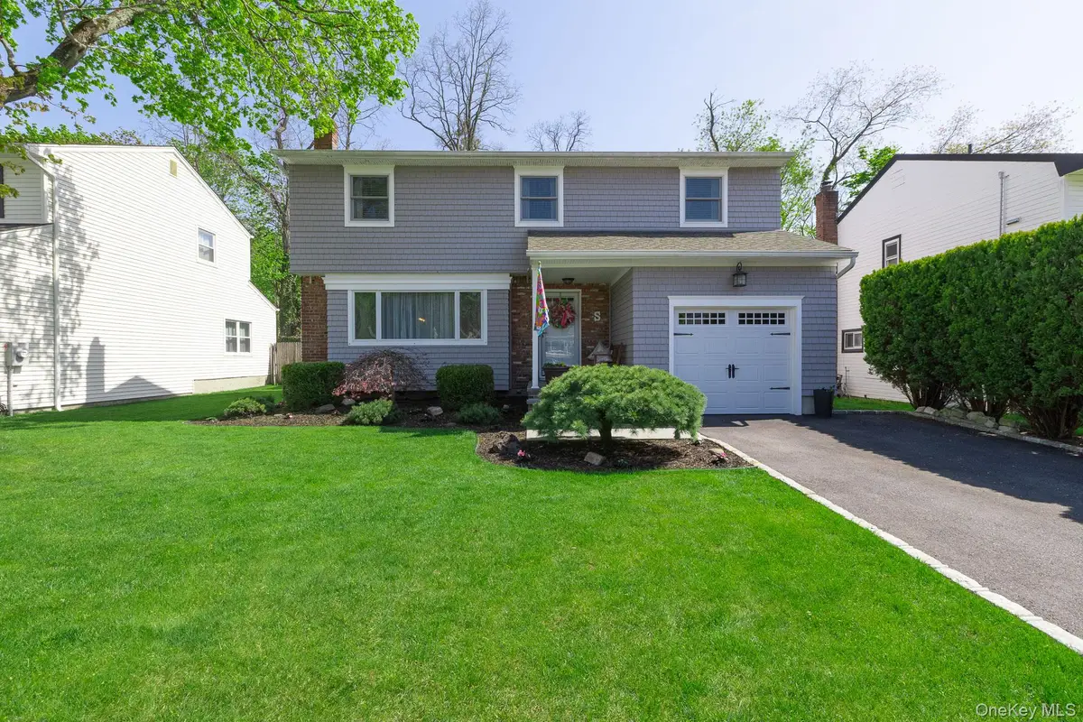 5 Regina Court, Huntington Station, NY 11746 - #1