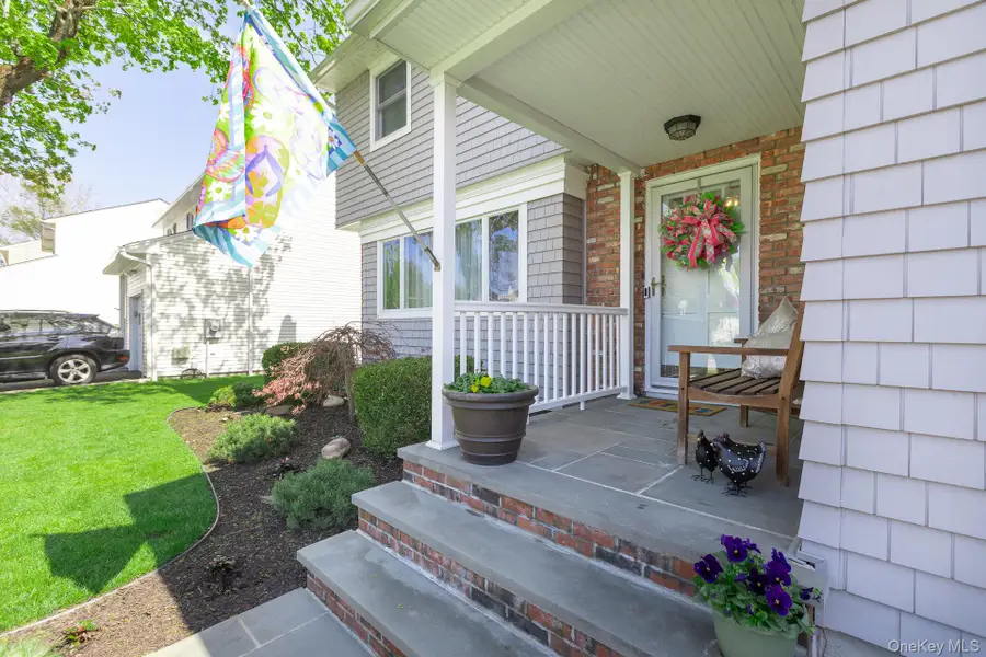 5 Regina Court, Huntington Station, NY 11746 - #2