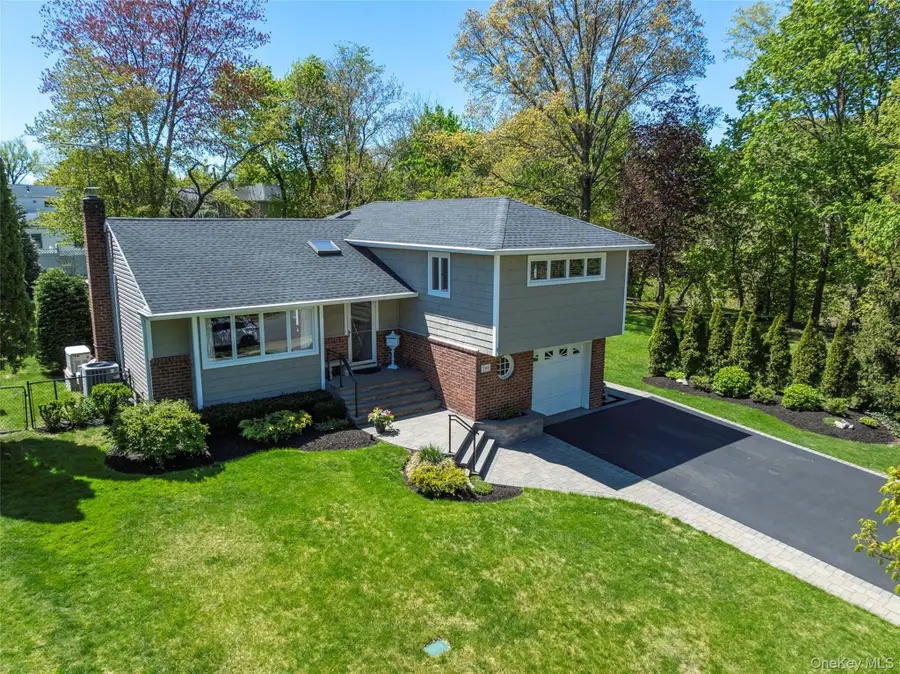 180 Radcliff Drive, East Norwich, NY 11732 - #3