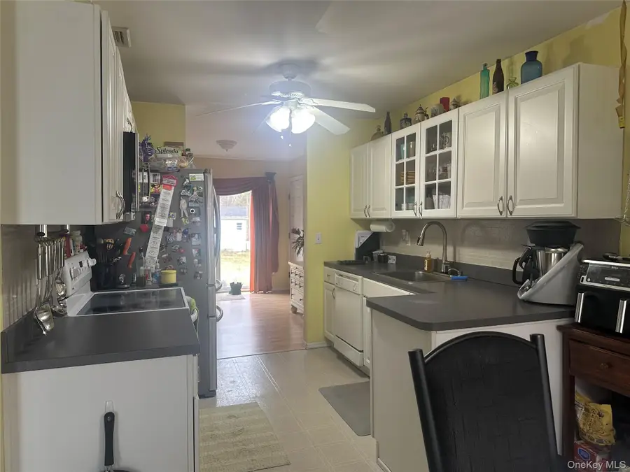 3 Horseshoe Lane, Center Moriches, NY 11934 - #2