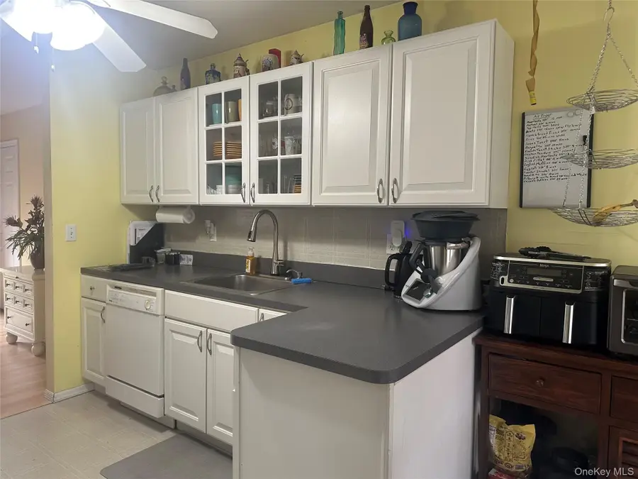 3 Horseshoe Lane, Center Moriches, NY 11934 - #3