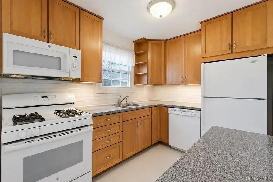 3609 N Wilshire Lane #3609 F, Oakdale, NY 11769 - #2