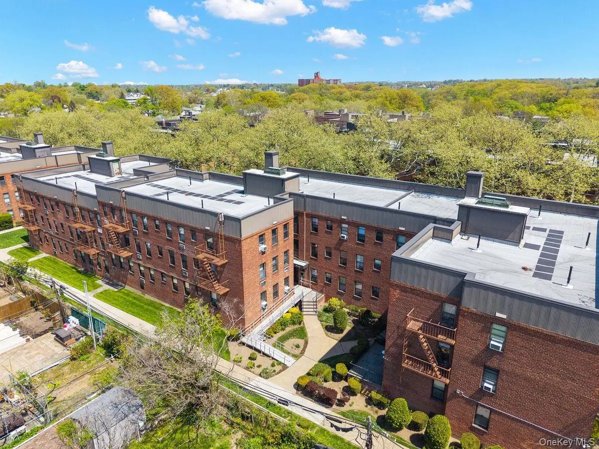21519 48th Avenue #2E, Oakland Gardens, NY 11364 - #1