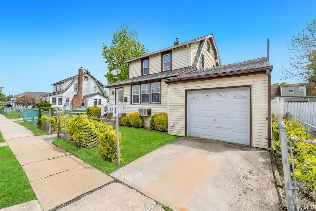 20 Ronald Place, Roosevelt, NY 11575 - #1