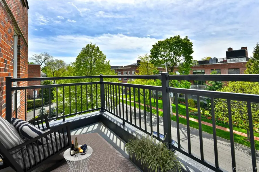 25 Canterbury Road #3-L, Great Neck, NY 11021 - #2